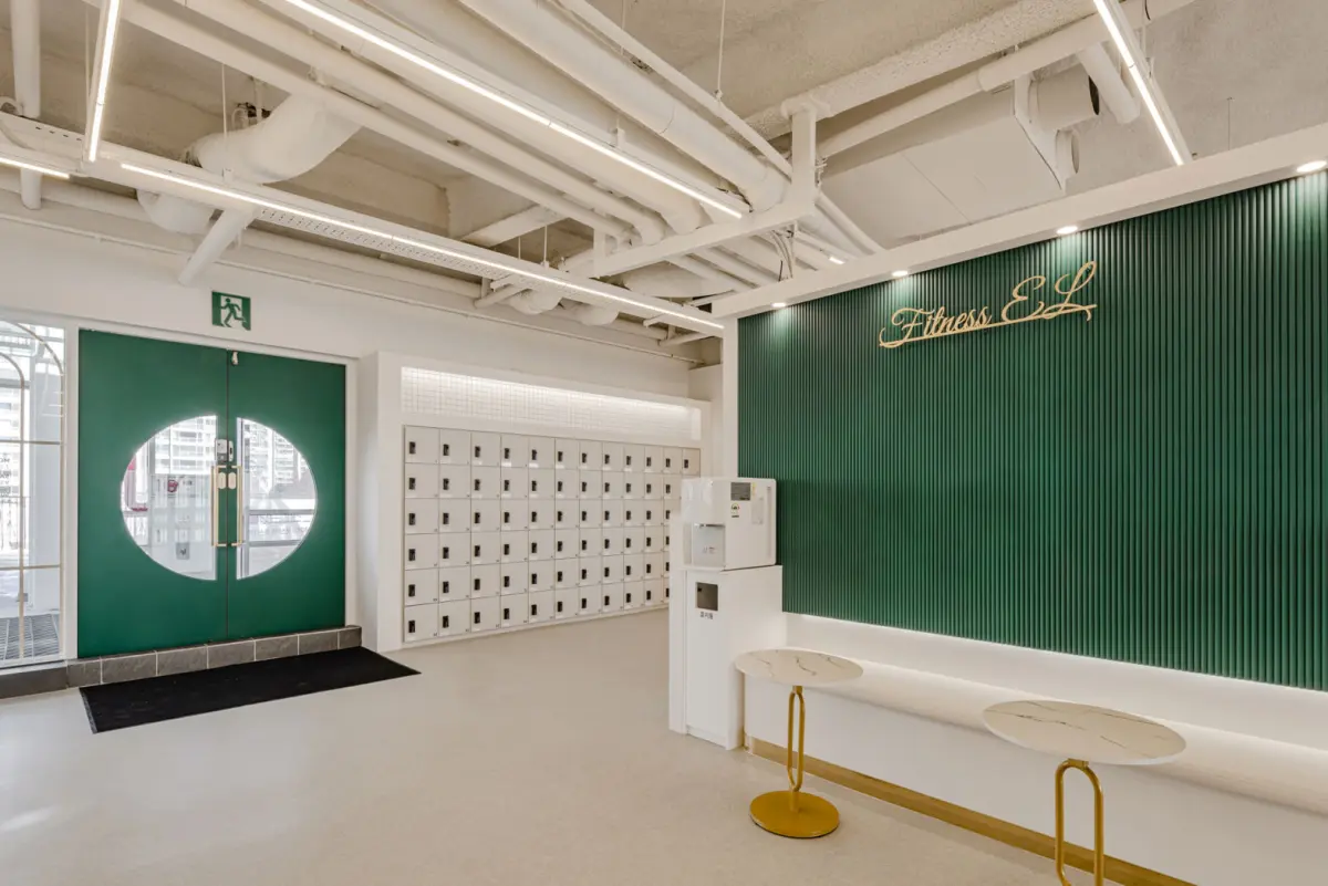 그린&골드 조화가 돋보이는 프리미엄 피트니스 인테리어